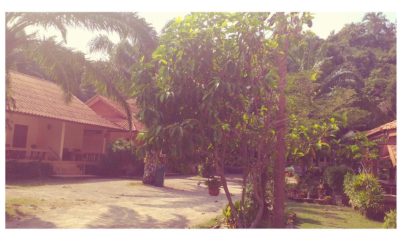 Tawan Resort Chumphon Exterior photo