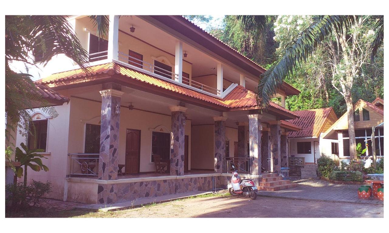 Tawan Resort Chumphon Exterior photo